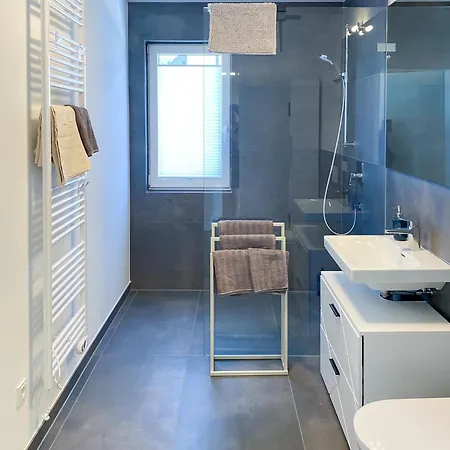 4-zimmer Wohnung, Zentral Fraenkische Schweiz, Neubau, Parkplatz, 3 Sz, 2 Bz, Grosse Terrasse * Ebermannstadt