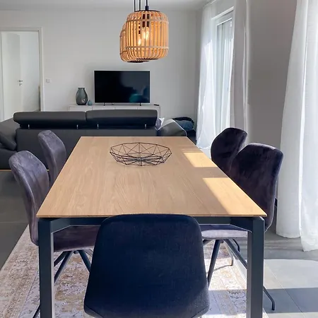 Apartamento 4-zimmer Wohnung, Zentral Fraenkische Schweiz, Neubau, Parkplatz, 3 Sz, 2 Bz, Grosse Terrasse *