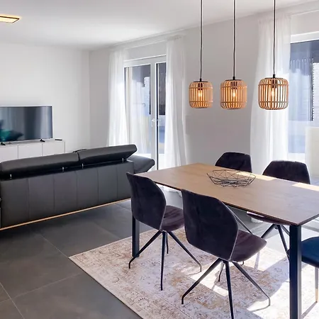 4-zimmer Wohnung, Zentral Fraenkische Schweiz, Neubau, Parkplatz, 3 Sz, 2 Bz, Grosse Terrasse Apartment Ebermannstadt